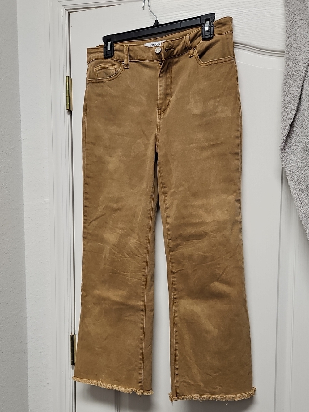 Zenana Cropped Frayed Hem Brown Jeans
